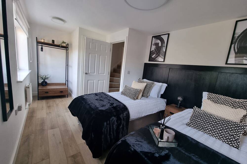 Modern Executive House WiFi Parking Coventry City Centre Sleeps 6. in Coventry, Birmingham y alrededores