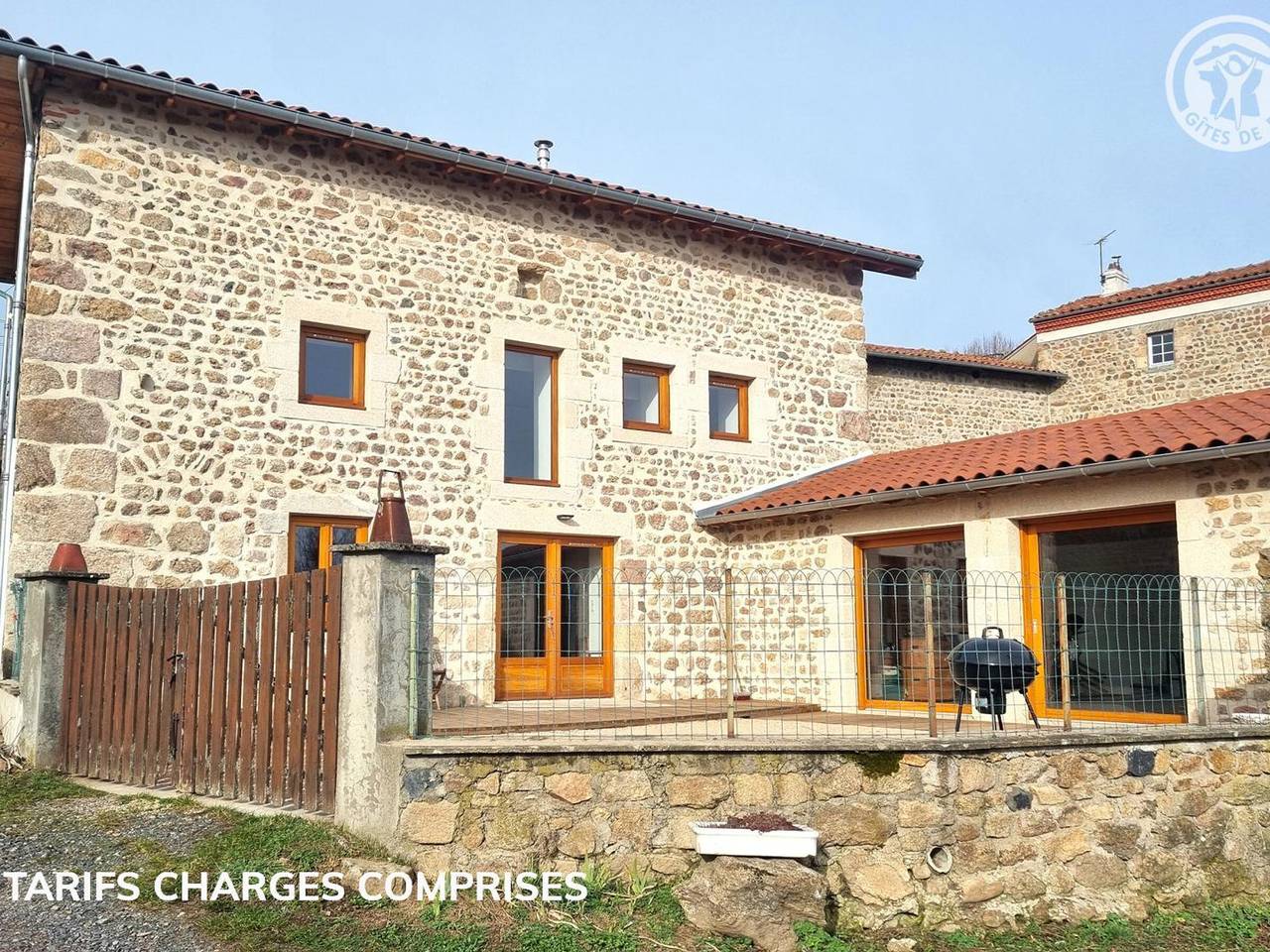 Casa rural tradicional renovada con patio privado en Verrières-en-Forez in Verrières-en-Forez, Montbrison
