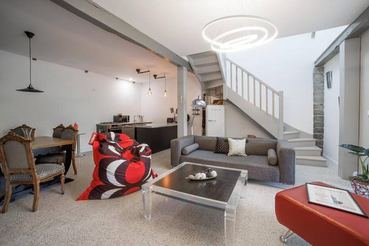 Location de vacances pour 8 personnes, avec jardin ainsi que vue et terrasse à Toulouzette