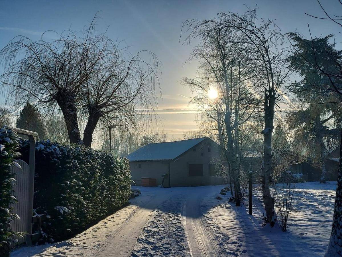 Rustig gelegen chalet Kapeki met tuin aan het water in Geel, Antwerpen und Umgebung