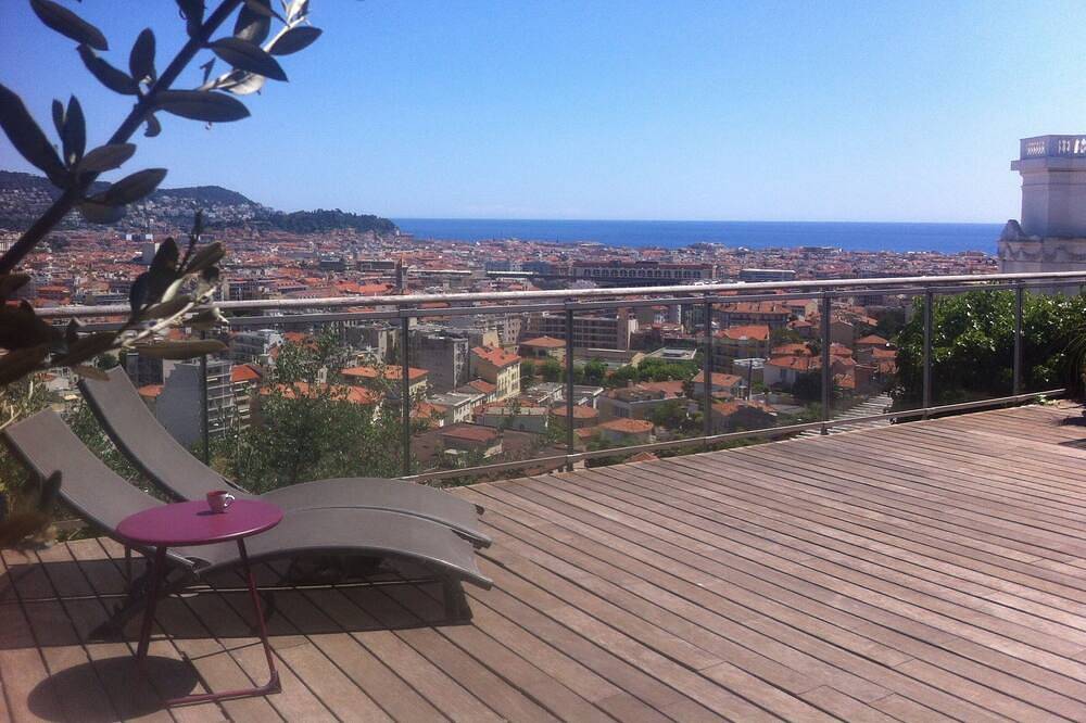 Haus in Nizza mit großer Terrasse und Panorama, alles Komfort. in Nizza, Mittelmeerküste (Frankreich)