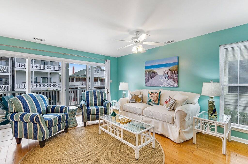 Ganze Wohnung, Coastal gem with balcony, central Ac, washer/dryer - walk to dining & shops in Tybee Island, Chatham County