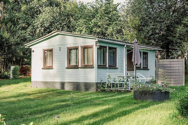 Bungalow für 5 Personen, mit Terrasse und Garten sowie Whirlpool, mit Haustier in Lütow