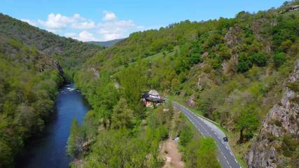 Gîte pour 2 personnes, avec jardin ainsi que vue et terrasse, animaux acceptés à Florentin-la-Capelle