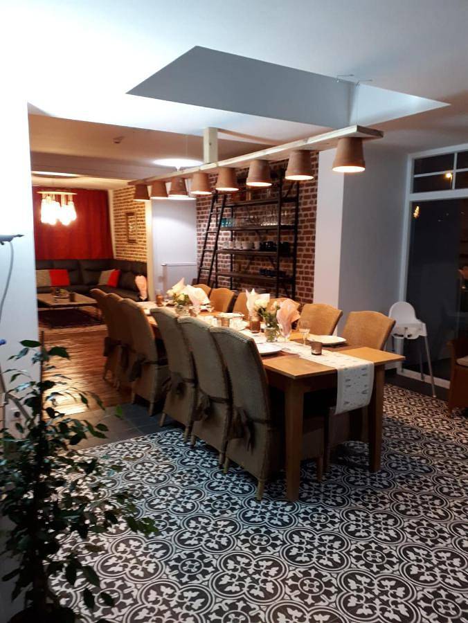 Villa pour 15 personnes, avec jardin ainsi que vue et sauna, animaux acceptés à Spa