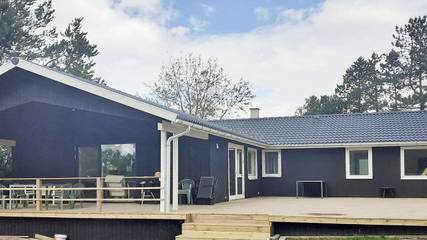 Ferienhaus für 9 Personen, mit Terrasse und Garten in Vellerup