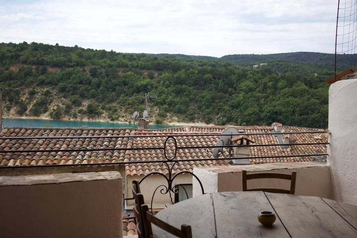 Appartement de vacances pour 6 personnes, avec terrasse ainsi que vue et vue sur le lac