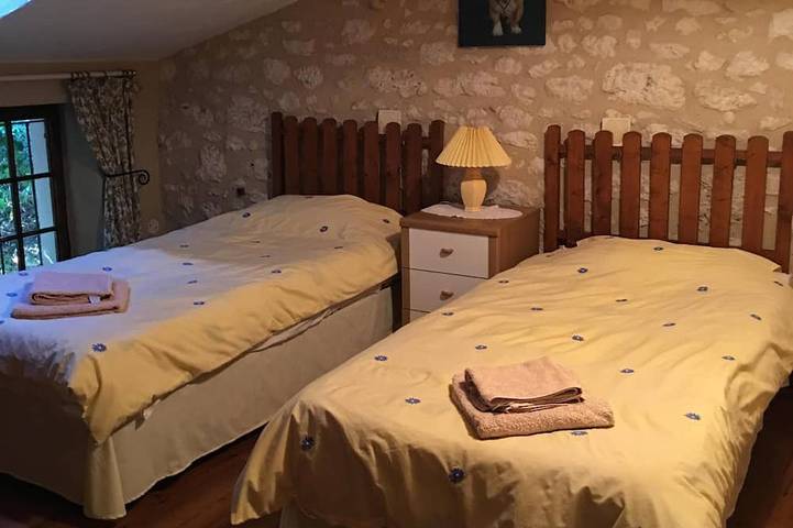 Location de vacances pour 4 personnes, avec piscine ainsi que balcon/terrasse et terrasse à Les Lèves-et-Thoumeyragues - 2