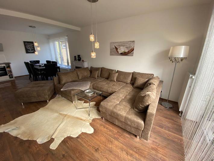 Ferienhaus für 11 Personen, mit Balkon und Whirlpool sowie Terrasse und Garten in Rostock und Umgebung