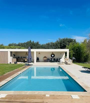 Location de vacances pour 7 personnes, avec terrasse et jardin à La Tour-d'Aigues