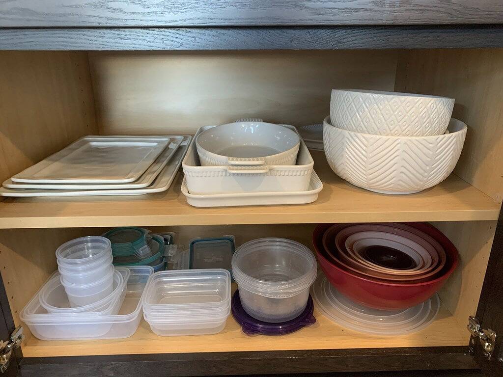 Spacious kitchen suitable for large groups, close to shopping, parks & wineries. in Kennewick, Washington