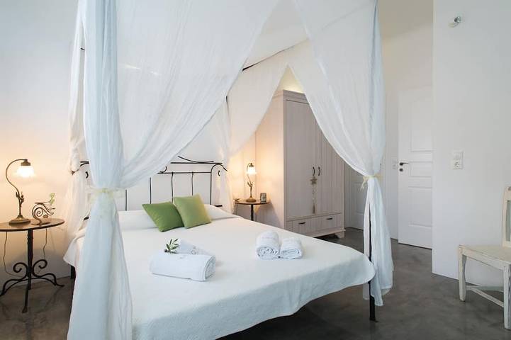 Elia | Cycladic Three-Bedroom Villa with Private Pool and Sea View in Santorini