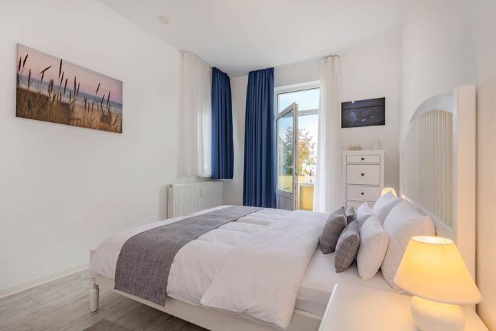 Ganze Wohnung, Maritimes Urlaubsglück – Ferienwohnung mit Balkon und Meerblick in Drei Kaiserbäder, Heringsdorf