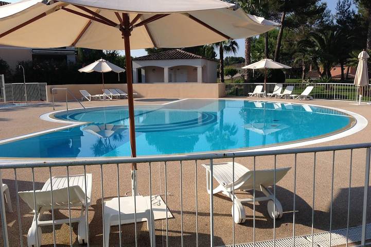 Chalet para 4 personas, con piscina además de balcón y jardín - 1