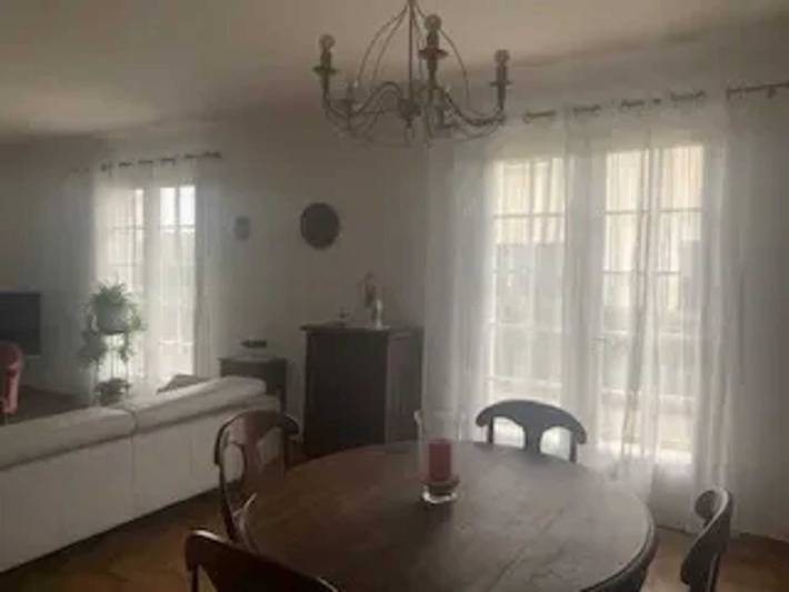 Villa familiale avec piscine à Milhaud - 100 m² in Milhaud, Région de Nîmes