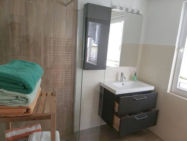 Gîte pour 4 personnes, avec jardin ainsi que vue et terrasse dans Grossrohrsdorf