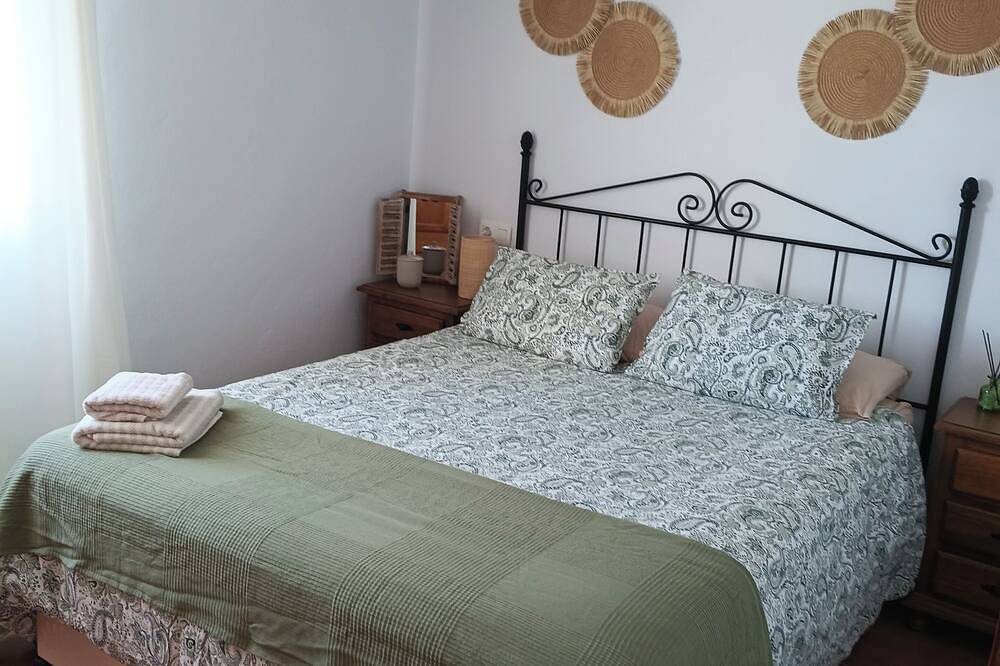 Cozy house in a picturesque white mountain village in Canillas de Albaida, Málaga Province