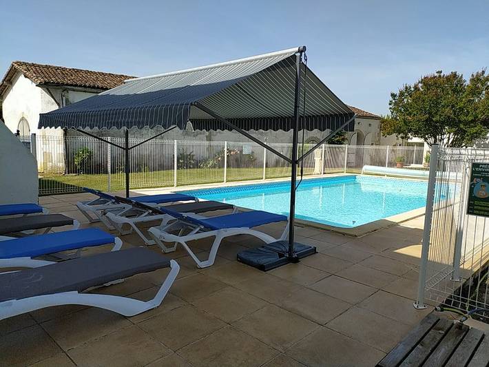 Gîte pour 4 personnes, avec jardin ainsi que piscine et terrasse à Gémozac - 2
