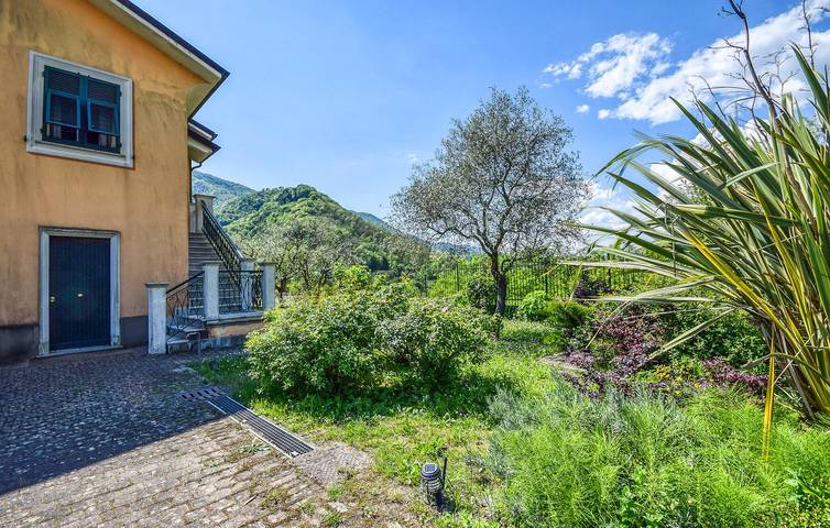 Accogliente appartamento con terrazza, parcheggio e campo da bocce - vicino alla Bella Napoli e al centro città in Pianezza (Cicagna), Cicagna
