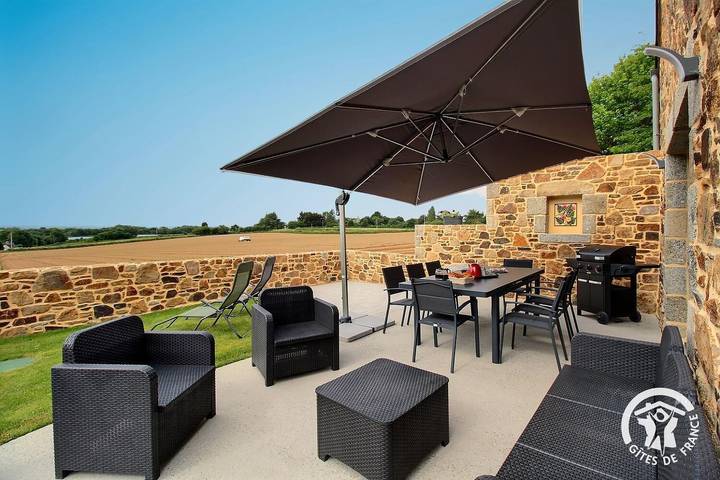 Gîte pour 8 personnes, avec jacuzzi et jardin à Plouguiel - 3