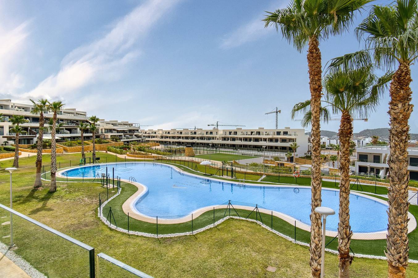 Apartamento entero, Apartamento 'Izabell' con vistas a la montaña, piscina compartida y Wi-Fi in Golf Bahia, Finestrat