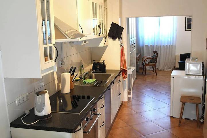 Appartement entier, 15 min from Neuss main station. Apartment for rent in quiet residential street. in Neuss, Rhein-Kreis Neuss