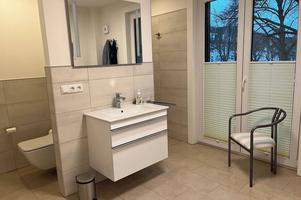 Ganze Wohnung, Citynahe Ferienwohnung am Park mit Pkw- und Fahrräder-Stellplatz in Schwerin, Schweriner See