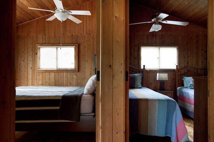 Log cabin for 4 people, with terrace in Virginia