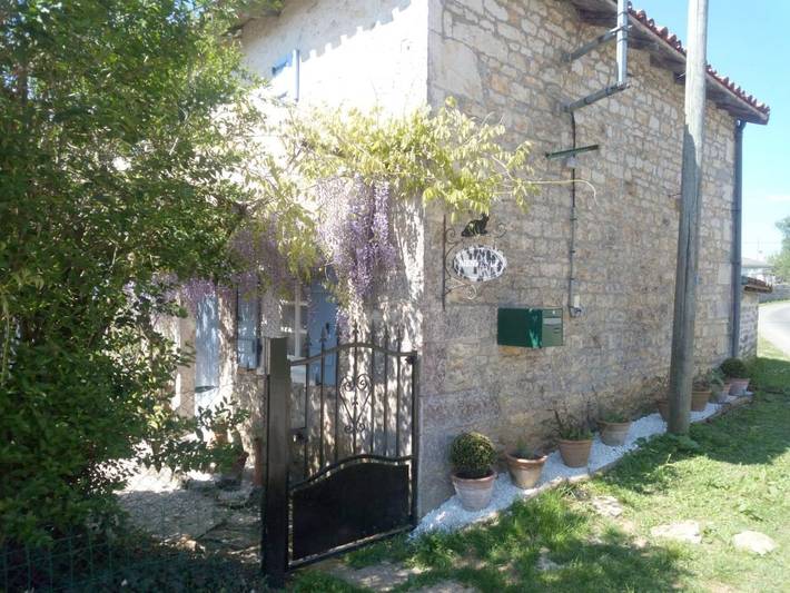 Chambre d’hôte pour 2 personnes, avec Terrasse et Jacuzzi ainsi que Jardin et Piscine à Charroux