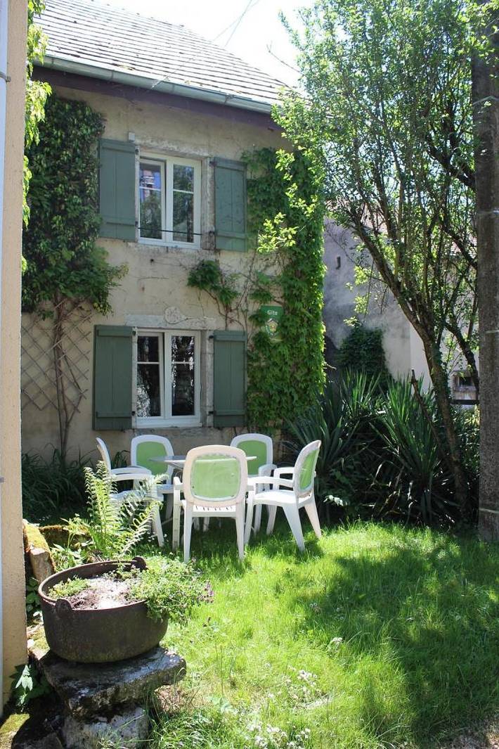 Gîte pour 5 personnes, avec jardin dans le Doubs