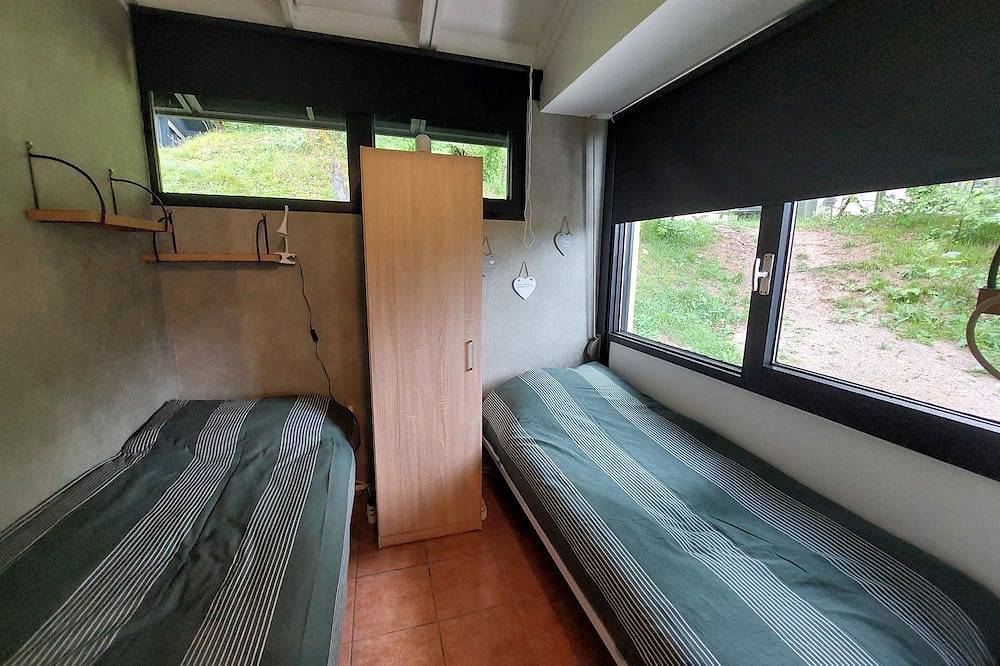 A fine bungalow in a beautiful vacation park with swimming pool. in Tignale, Gardasee-Berge