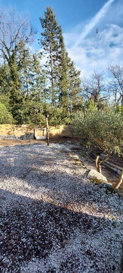 Gîte pour 2 personnes, avec piscine ainsi que terrasse et jardin à Besse-sur-Issole - 3