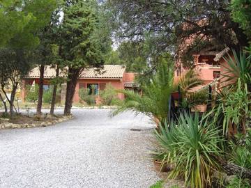 Gîte pour 4 personnes, avec jardin à Roquefort-des-Corbières