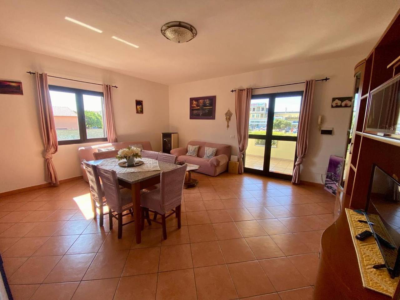 Entire apartment, Apartment 'Pupureddu Con Terrazza' with Private Terrace and Air Conditioning in Olbia, Gallura