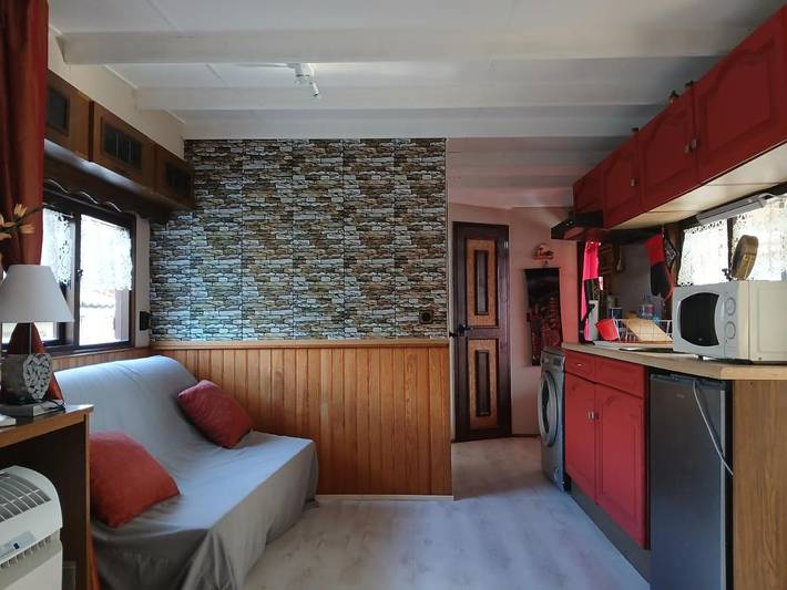 Location de vacances pour 6 personnes, avec jardin ainsi que terrasse et piscine à Novalaise