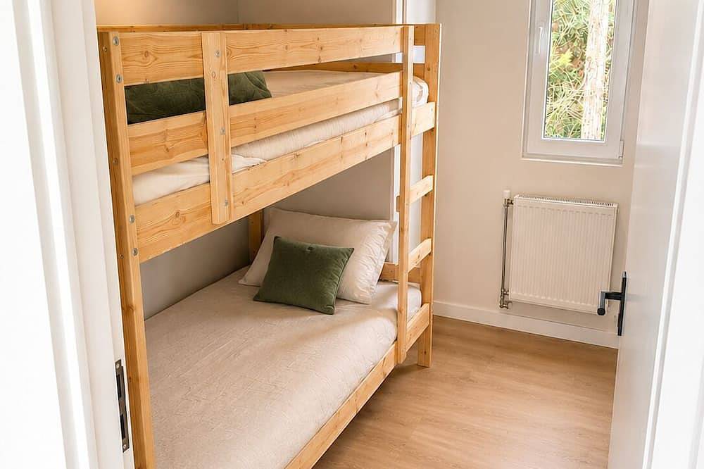 Vollständig renovierte Family Lodge für 6 Personen mit drei Schlafzimmern, einem großzügigen Garten und moderner Einrichtung. in Harderwijk, Veluwe