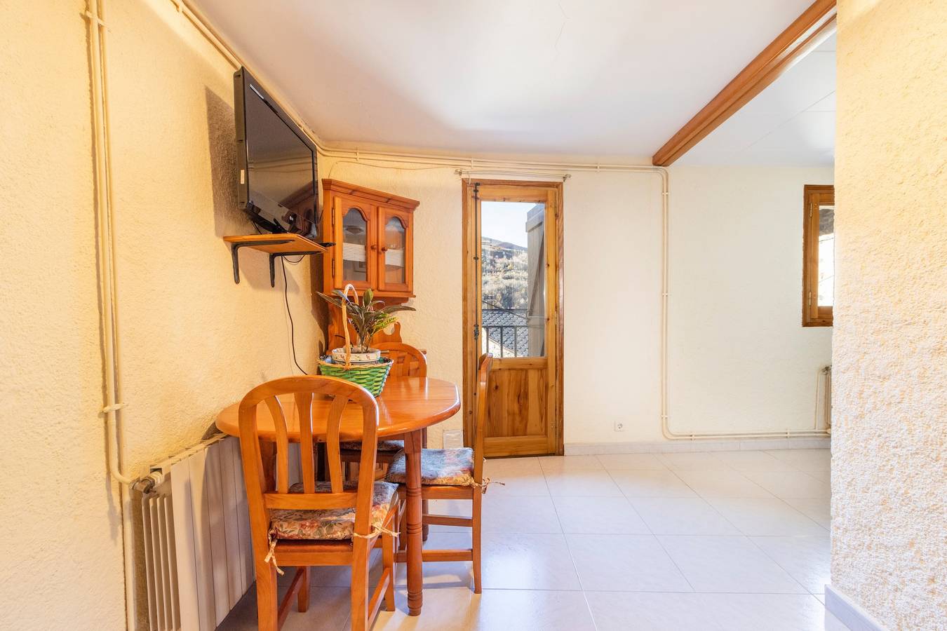Apartamento entero, Apartamento 'El Case' con vistas a la montaña y jardín privado in Durro, Valle de Bohí