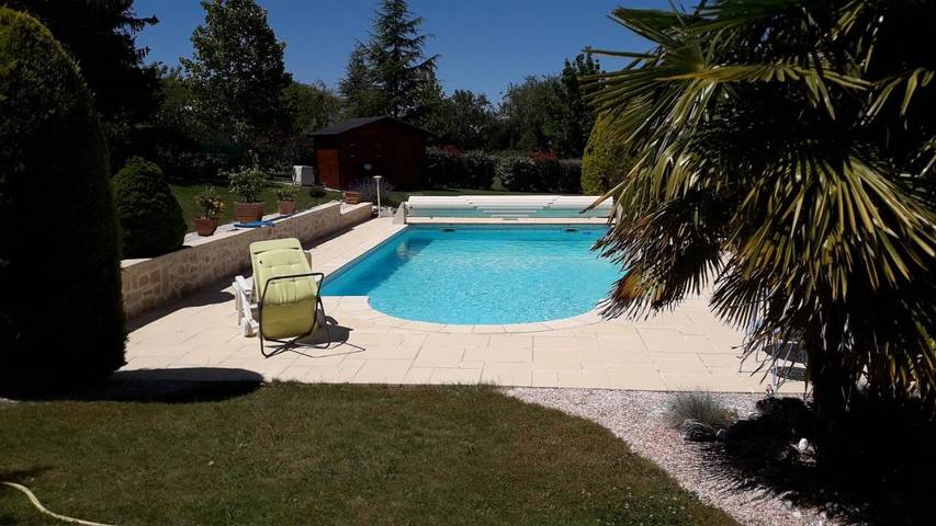 Chambre d’hôte pour 2 personnes, avec jardin ainsi que vue et piscine à Amboise