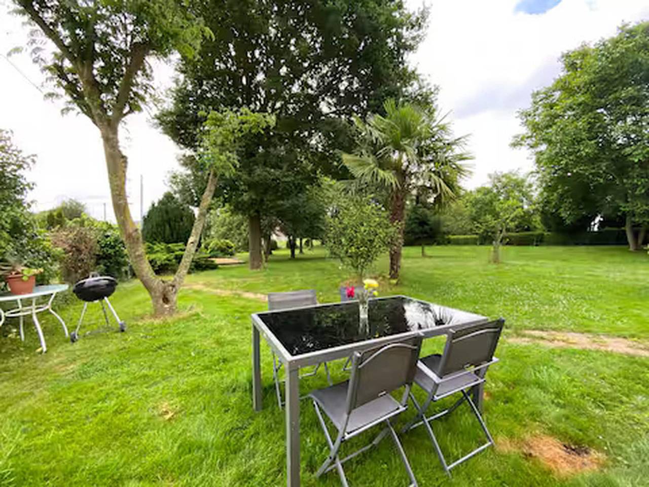 Frans chalet: jacuzzi, terras, barbecue in Plouasne, Dinan en omgeving