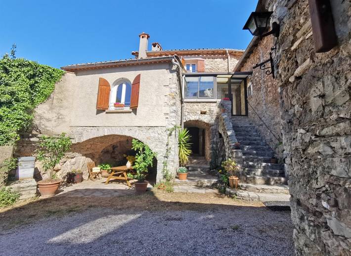 Gîte pour 5 personnes, avec terrasse et piscine à Causse-de-la-Selle