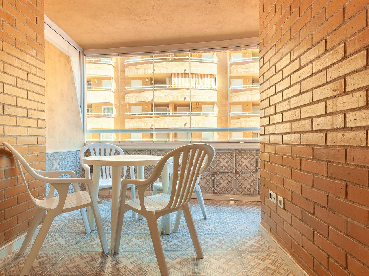 Entire apartment, Beachfront Apartment in Oropesa del Mar for 4 with Pool, Parking, and Terrace in Marina d'Or, Oropesa del Mar