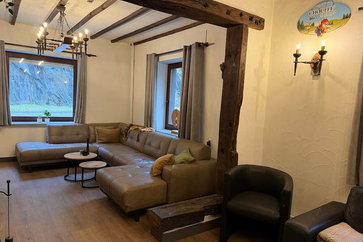Gemütliches Ferienhaus für große Gruppen am Fluss in den belgischen Ardennen in Houffalize, Bastogne