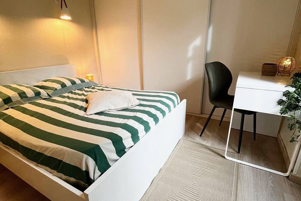 Entire apartment, Renovated T2 - Cathedral view - Center - Wifi in Lodève, Lodève region