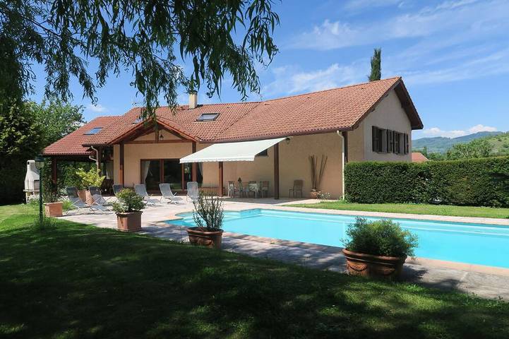 Location de vacances pour 11 personnes, avec jardin, animaux acceptés à Brié-et-Angonnes