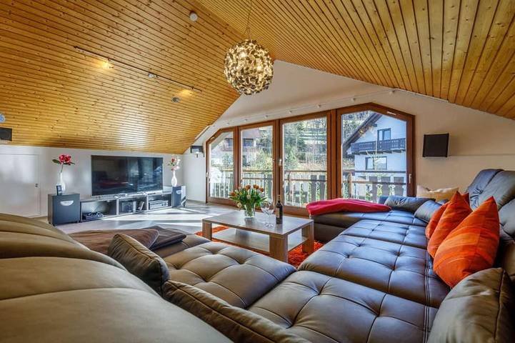 Ferienhaus für 20 Personen, mit Garten und Whirlpool sowie Sauna in Feldberg