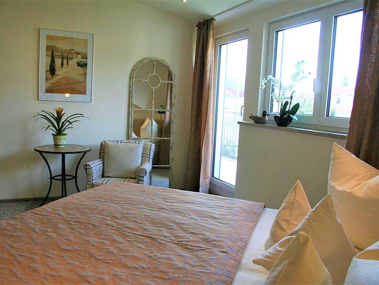 Hotel Am Rehberg - Doppelzimmer mit sep. Wohnteil, Balkon/Terrasse, Bad oder Dusche/Wc, Haupthaus in Lindau, Bayerisch Schwaben