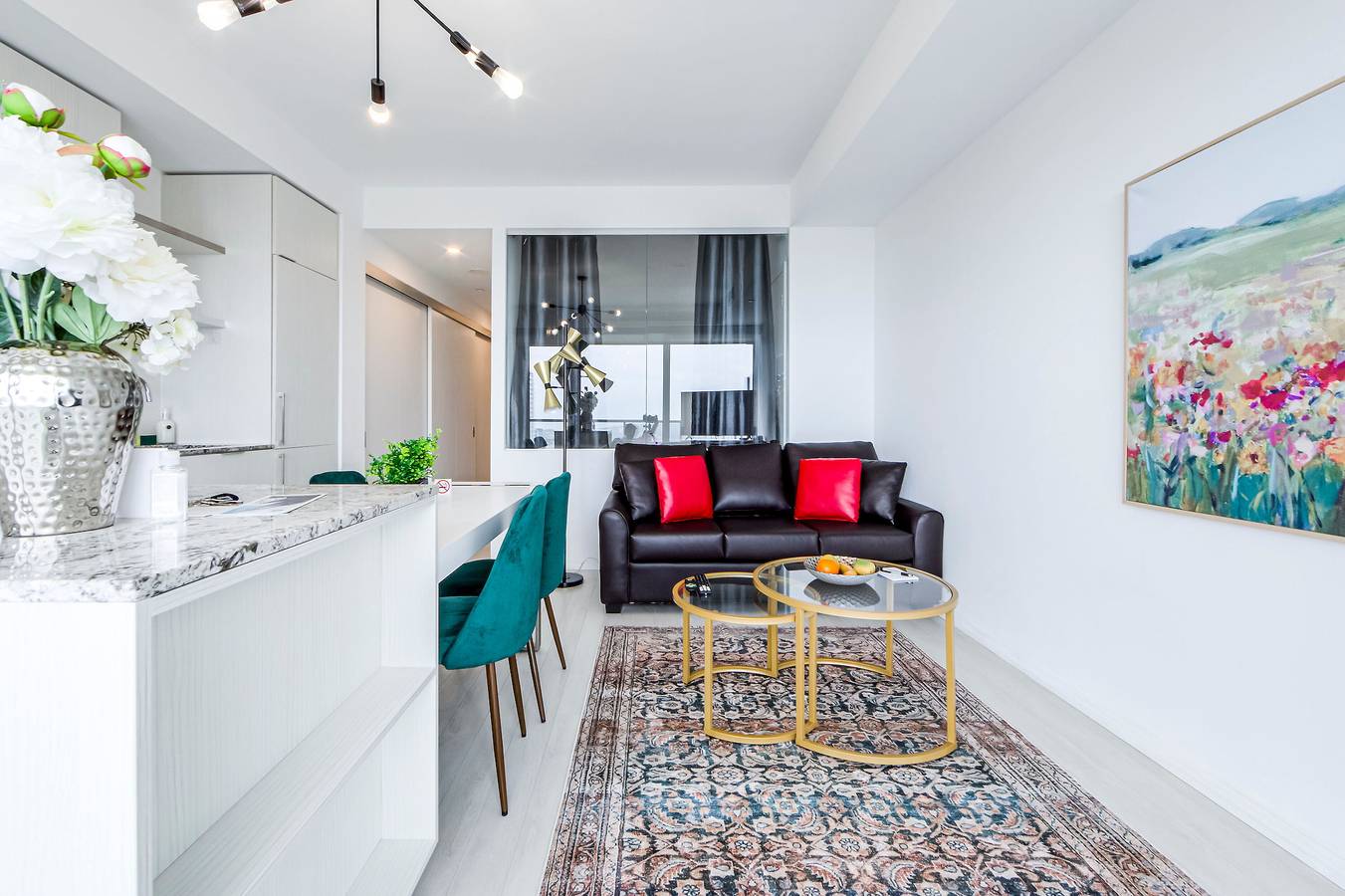 Appartement de vacances entier, Suite pour 4 personnes près de l'hôpital général du centre-ville de Toronto, stationnement disponible, balcon in Toronto, Lac Ontario (Canada)