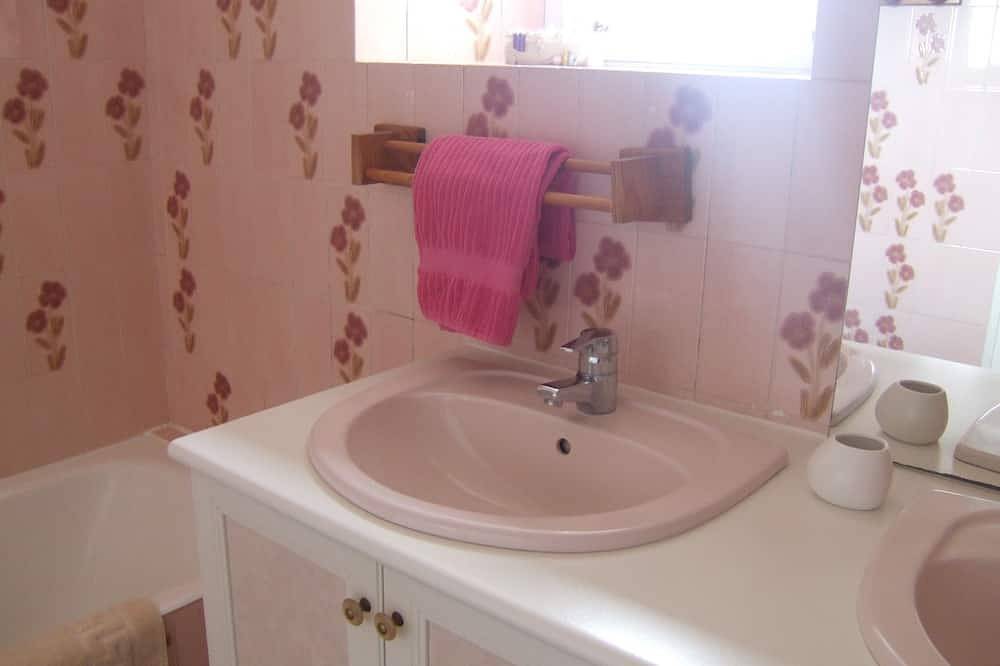 Casa en un entorno campestre: 2 o 4 personas in Douarnenez, Region de Quimper