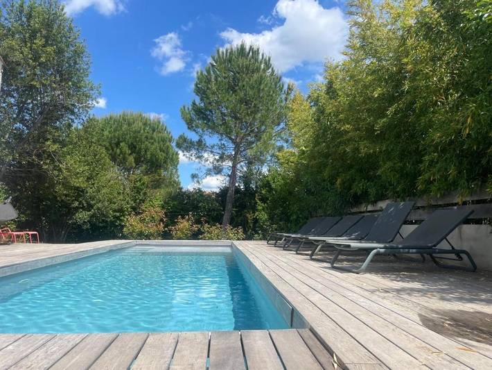 Location de vacances pour 8 personnes, avec jardin ainsi que jacuzzi et piscine à Villetelle