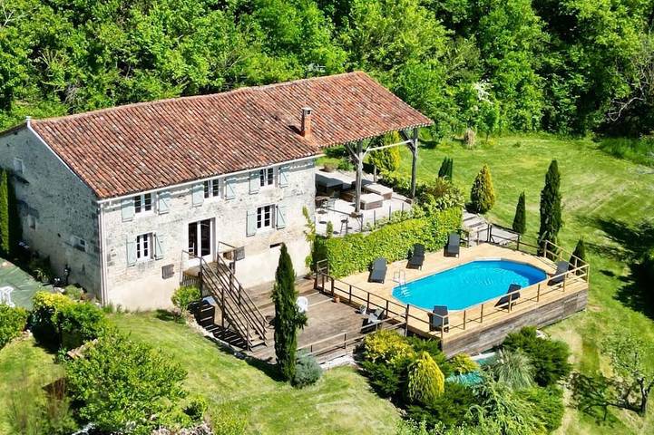 Location de vacances pour 13 personnes à Saint-Laurent-de-Belzagot